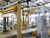 通過式覆頂膜機(jī)+搖臂纏繞機(jī)